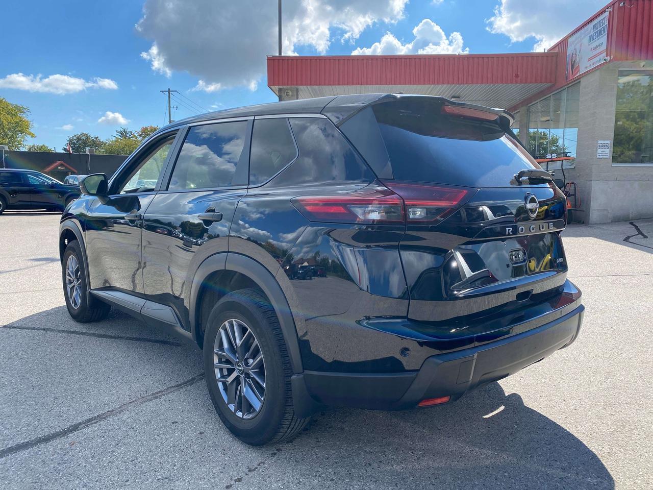 2024 Nissan Rogue S, CLEAN CARFAX, AWD, BALANCE OF FACTORY WARRANTY! - Photo #6