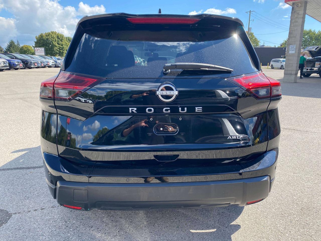 2024 Nissan Rogue S, CLEAN CARFAX, AWD, BALANCE OF FACTORY WARRANTY! Photo