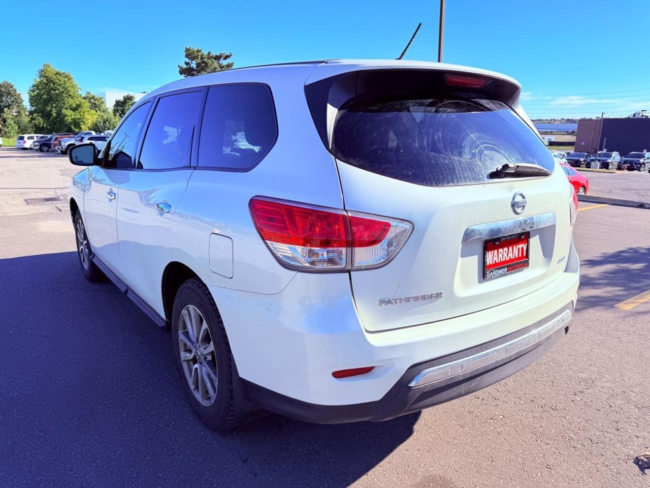 2015 Nissan Pathfinder S 4dr SUV 4WD (3.5L 6cyl CVT) Photo