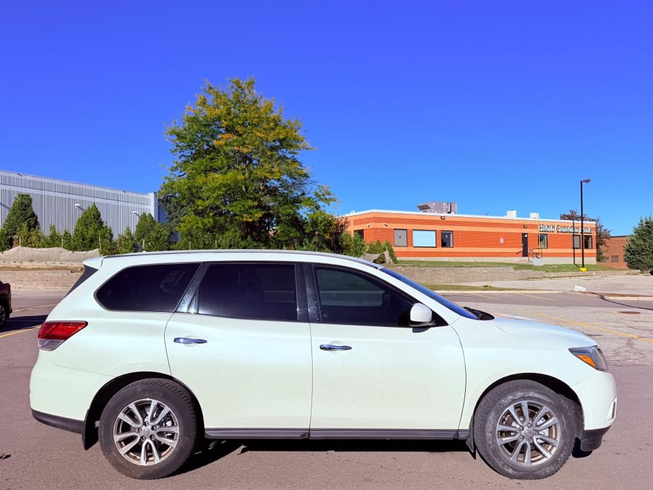 2015 Nissan Pathfinder S 4dr SUV 4WD (3.5L 6cyl CVT) Photo
