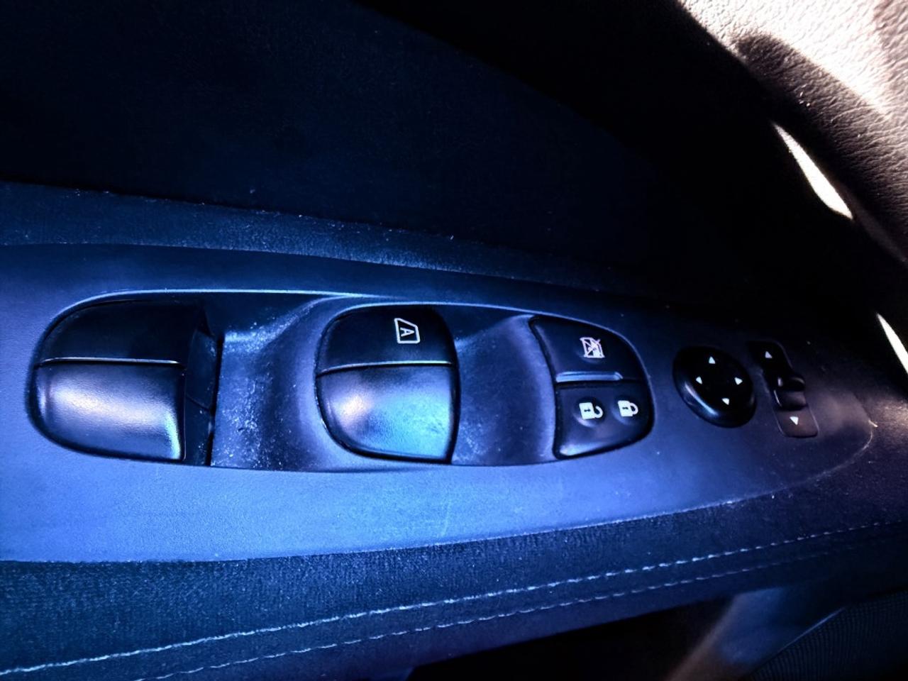 2015 Nissan Pathfinder S 4dr SUV 4WD (3.5L 6cyl CVT) Photo