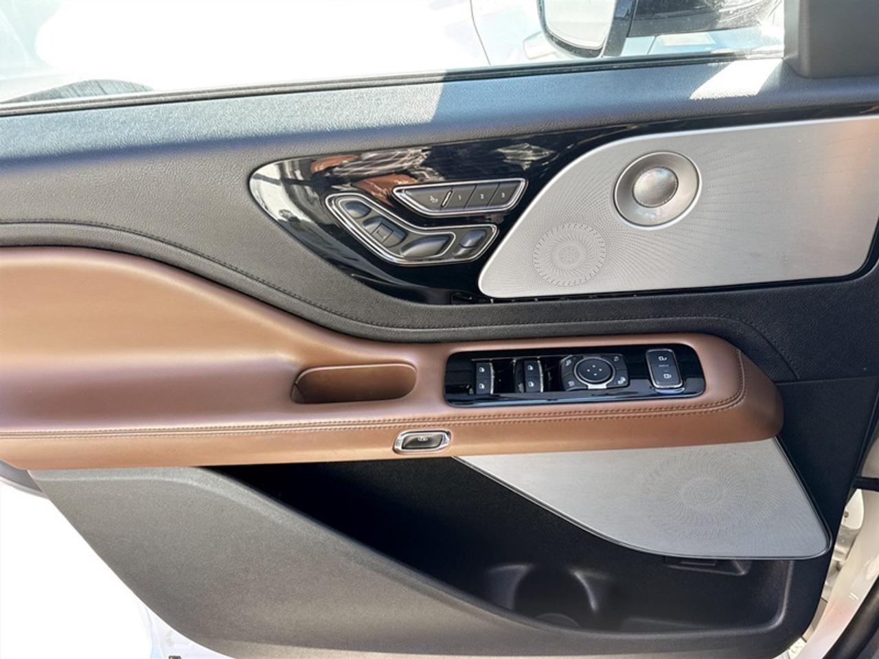 2020 Lincoln Aviator Reserve w/Illumination Package  *CLEAN CARFAX* Photo