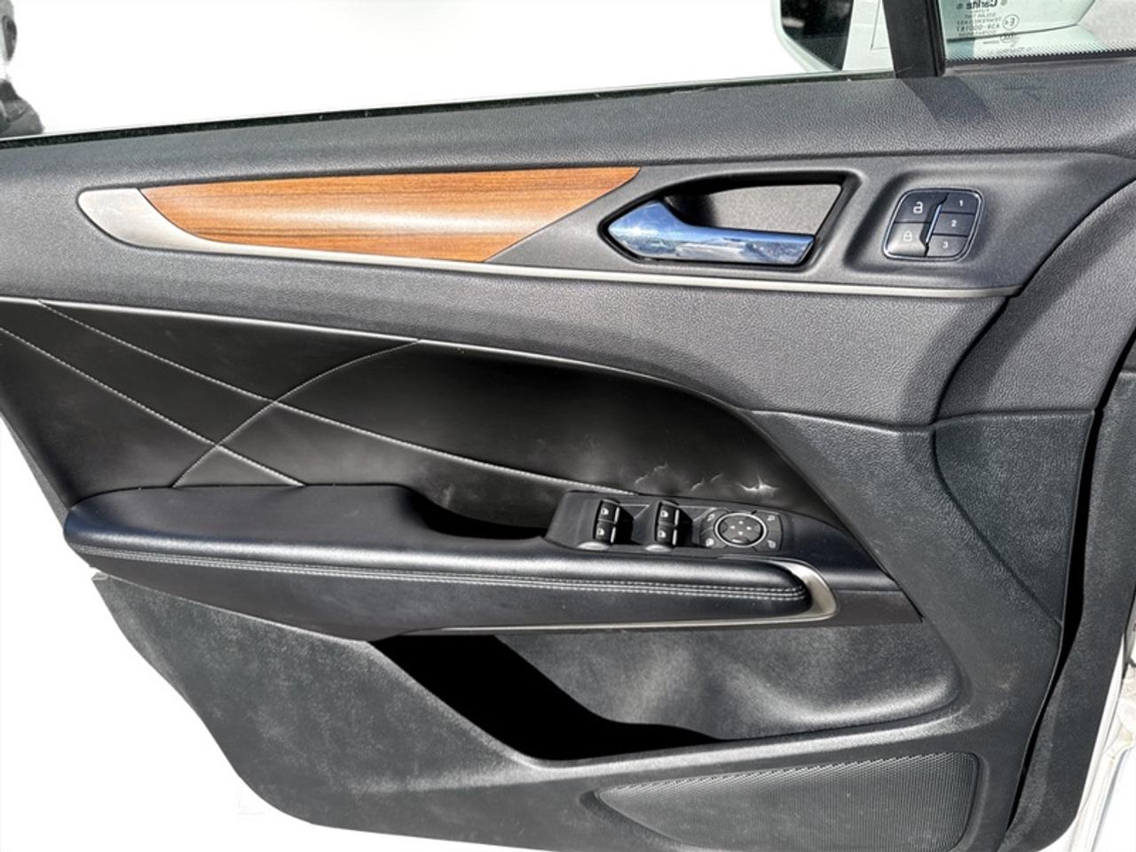 2017 Lincoln MKC Select w/Plus Package Photo
