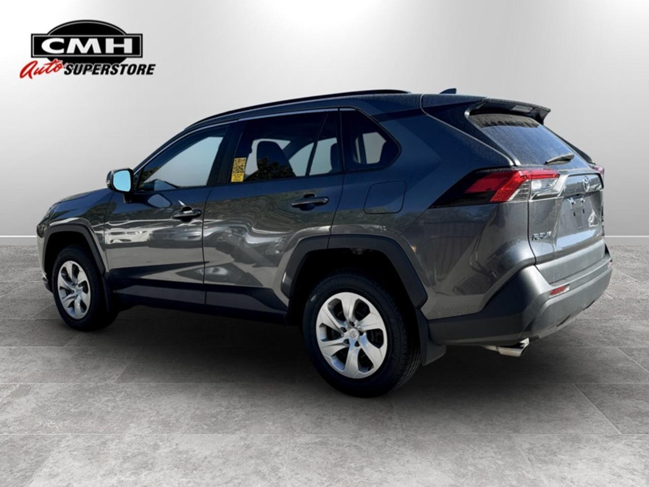 2020 Toyota RAV4 LE  **CLEAN CARFAX** Photo3