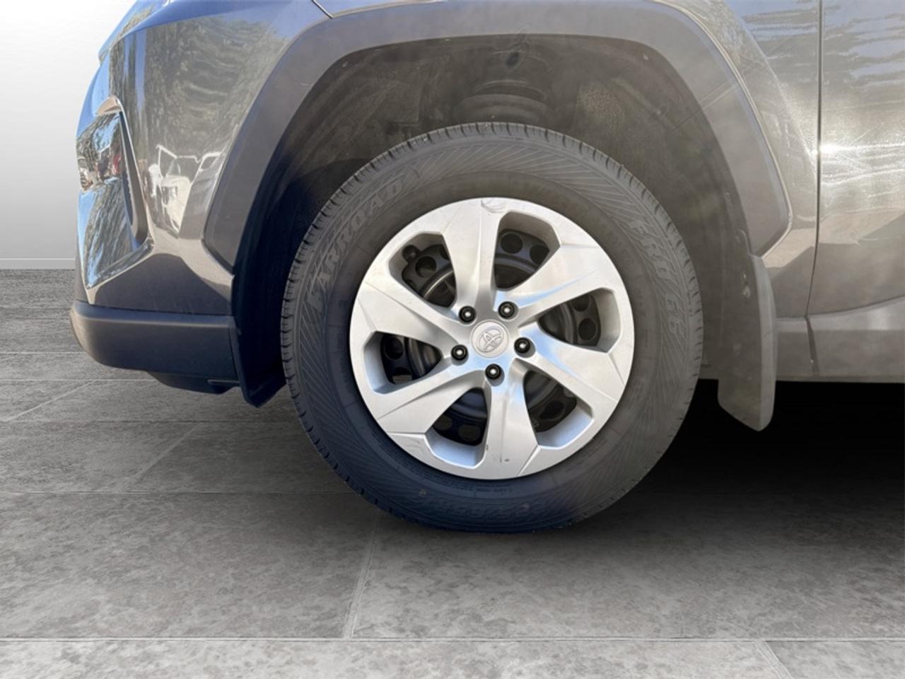 2020 Toyota RAV4 LE  **CLEAN CARFAX** Photo