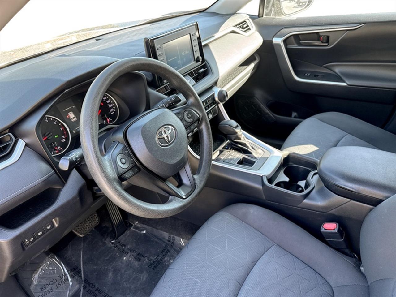 2020 Toyota RAV4 LE  **CLEAN CARFAX** Photo