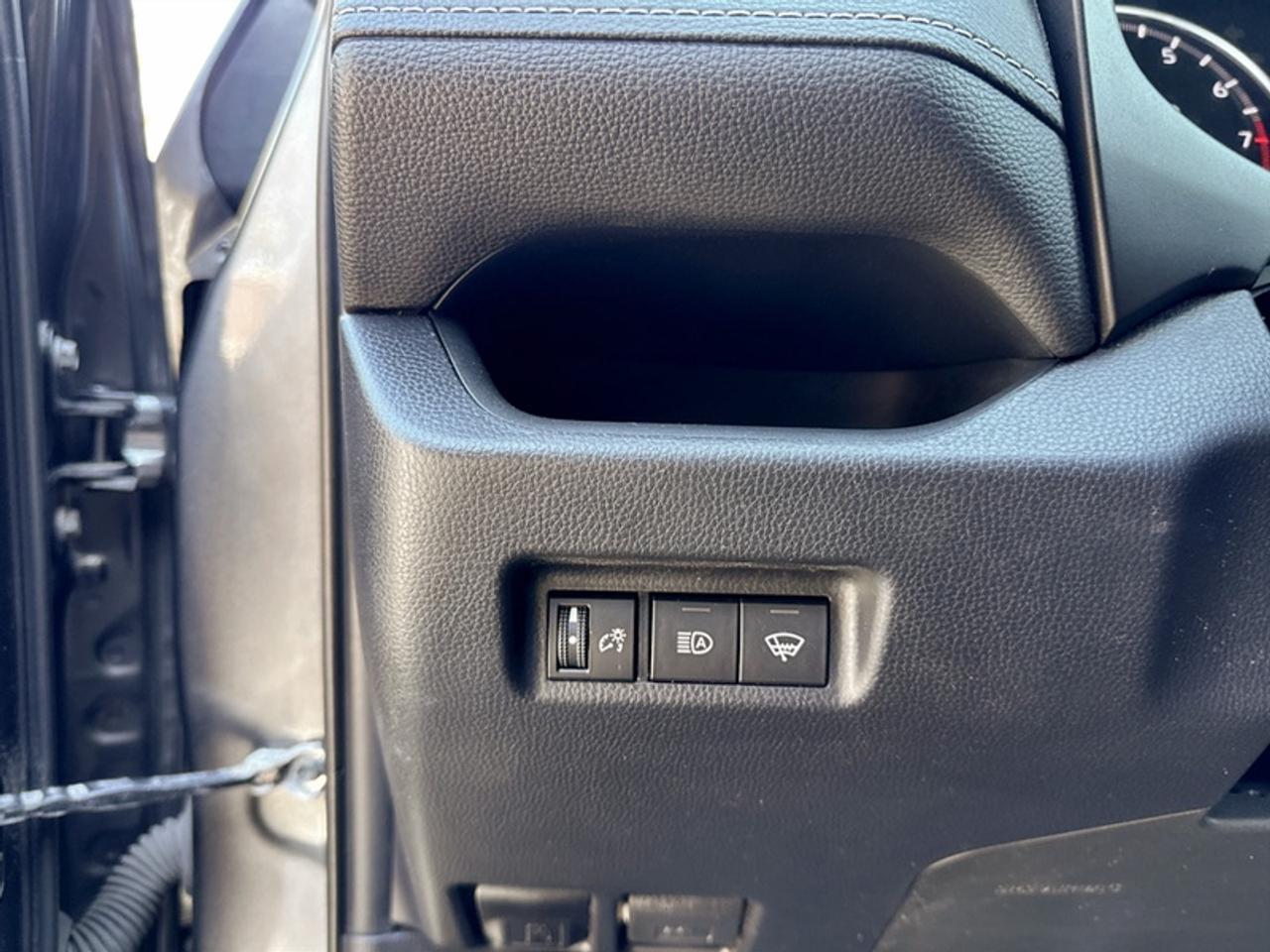 2020 Toyota RAV4 LE  **CLEAN CARFAX** Photo