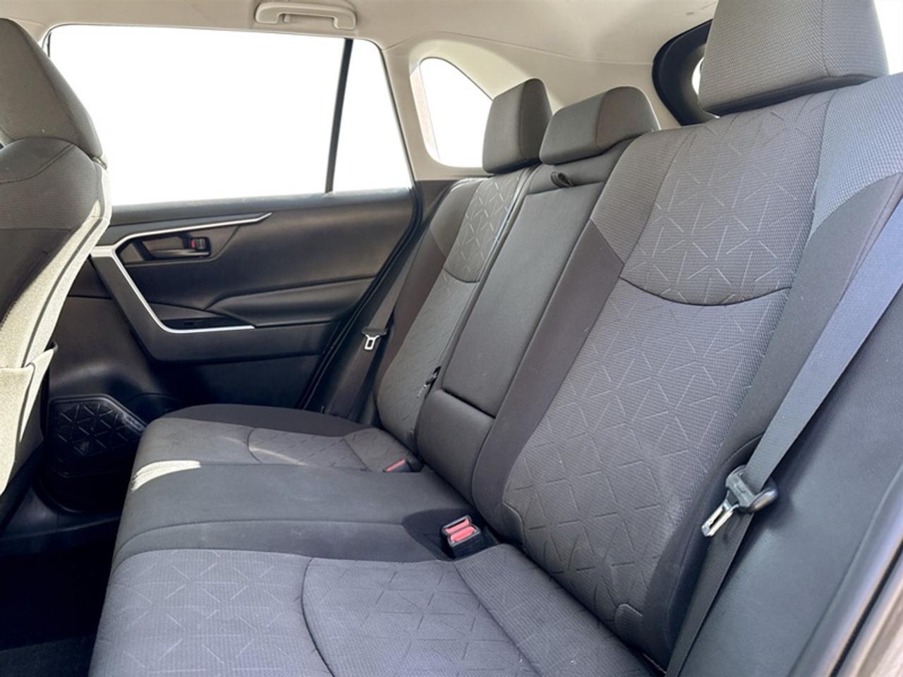 2020 Toyota RAV4 LE  **CLEAN CARFAX** Photo