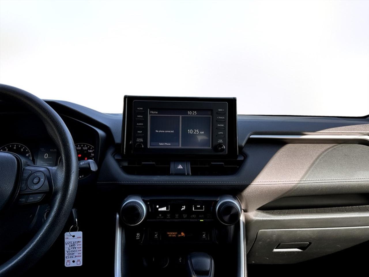 2020 Toyota RAV4 LE  **CLEAN CARFAX** Photo