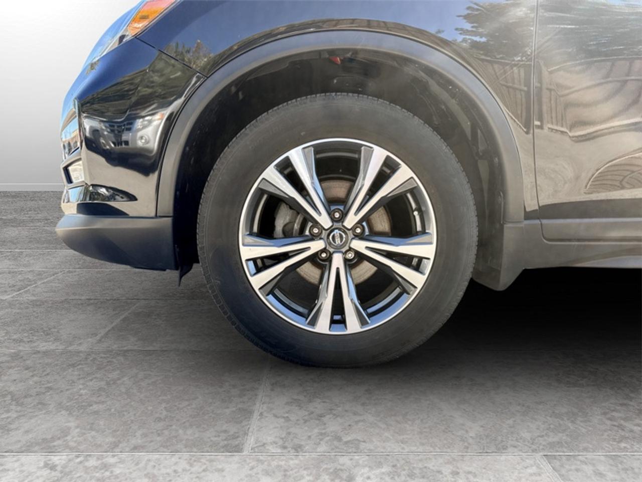 2019 Nissan Rogue SV Premium Pkg  *LOW KM - CLEAN CARFAX* Photo