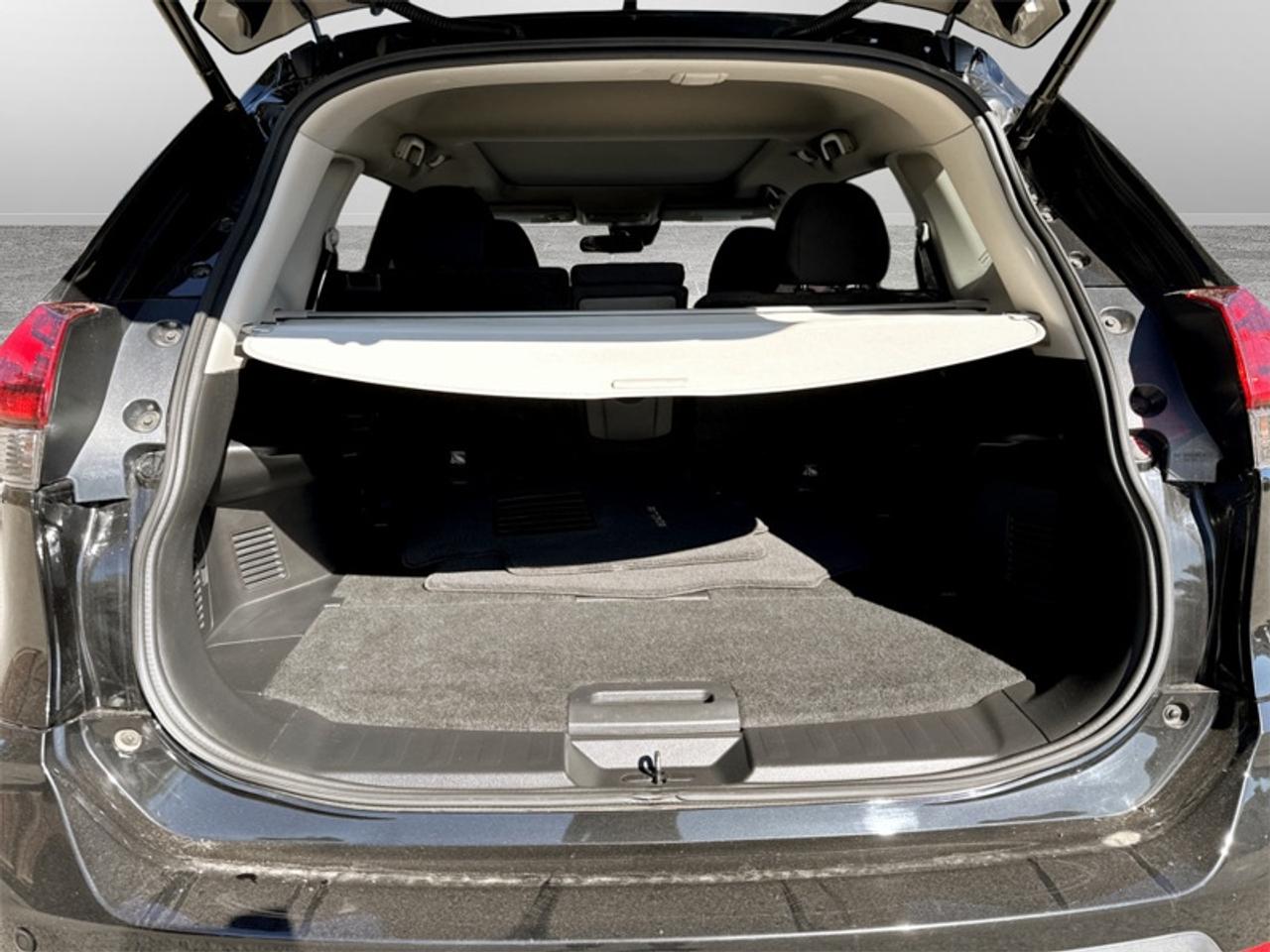 2019 Nissan Rogue SV Premium Pkg  *LOW KM - CLEAN CARFAX* Photo