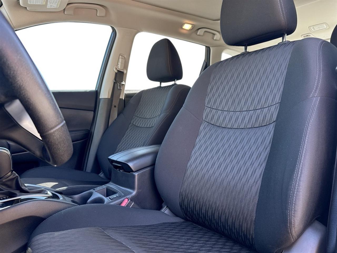 2019 Nissan Rogue SV Premium Pkg  *LOW KM - CLEAN CARFAX* Photo