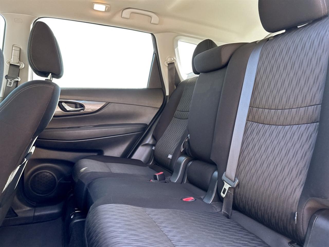 2019 Nissan Rogue SV Premium Pkg  *LOW KM - CLEAN CARFAX* Photo