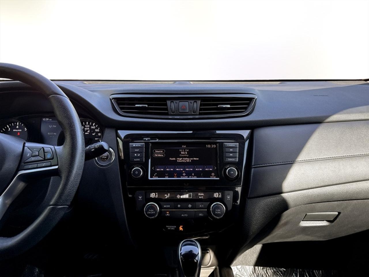 2019 Nissan Rogue SV Premium Pkg  *LOW KM - CLEAN CARFAX* Photo