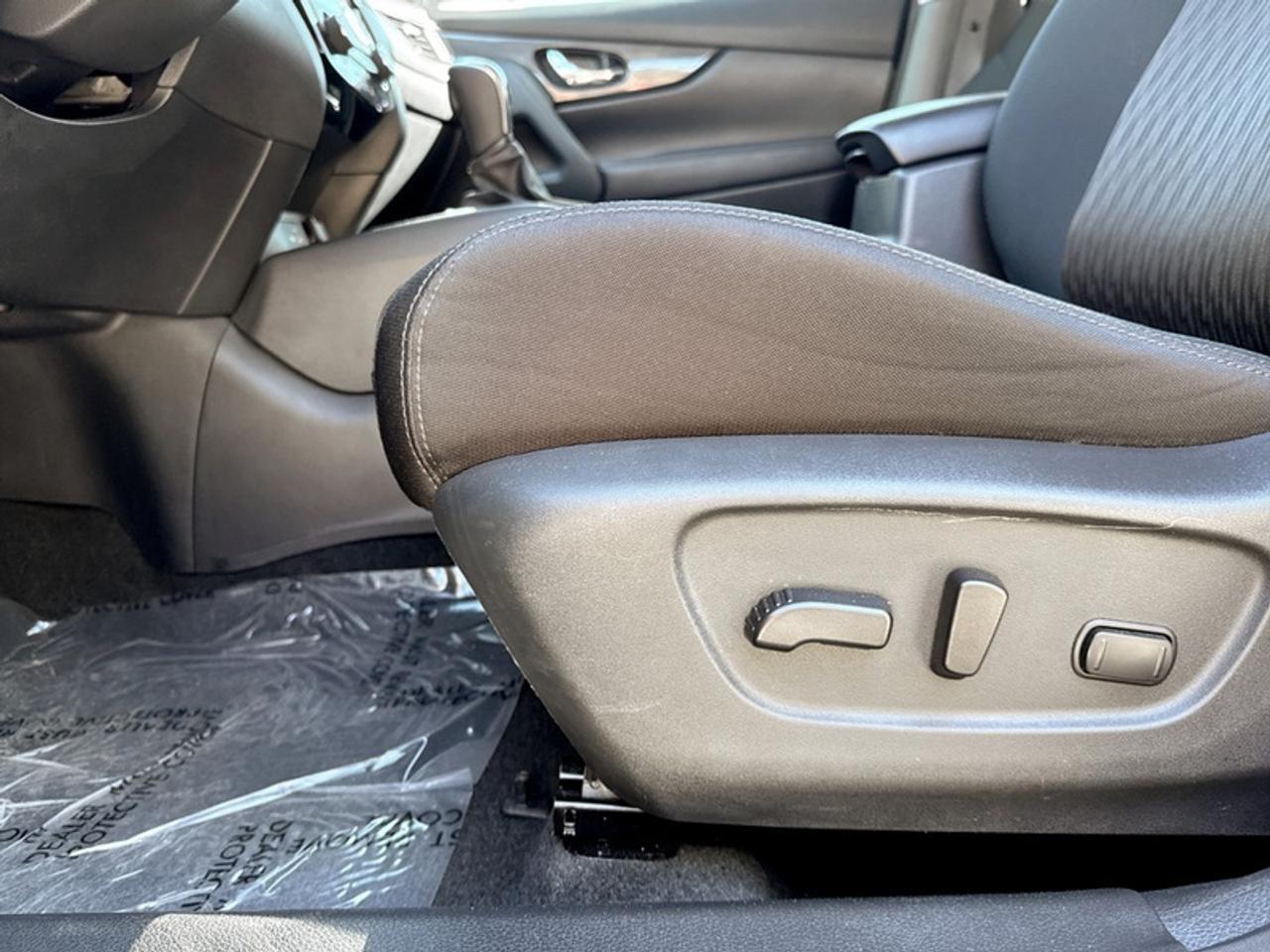 2019 Nissan Rogue SV Premium Pkg  *LOW KM - CLEAN CARFAX* Photo