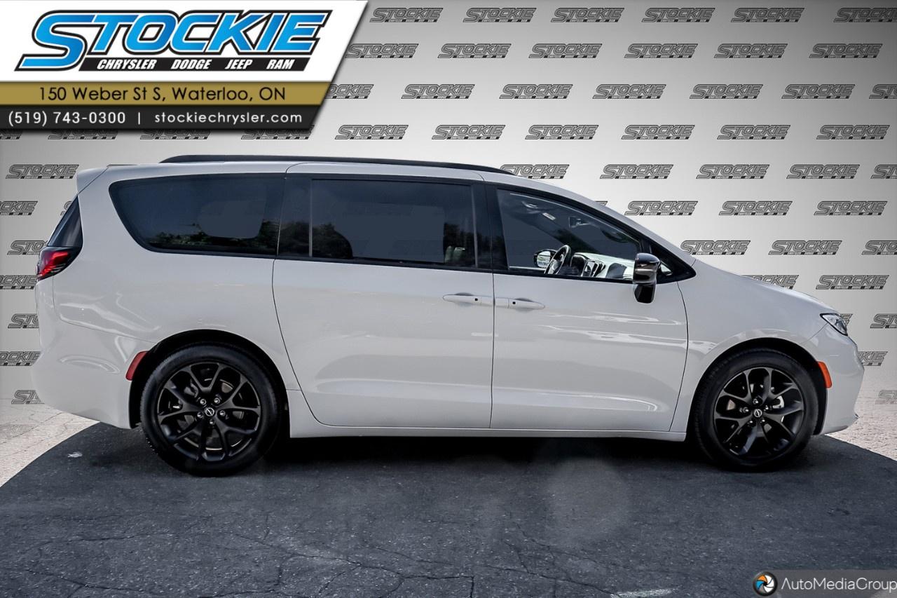 2026 Chrysler Pacifica Limited FWD Photo2