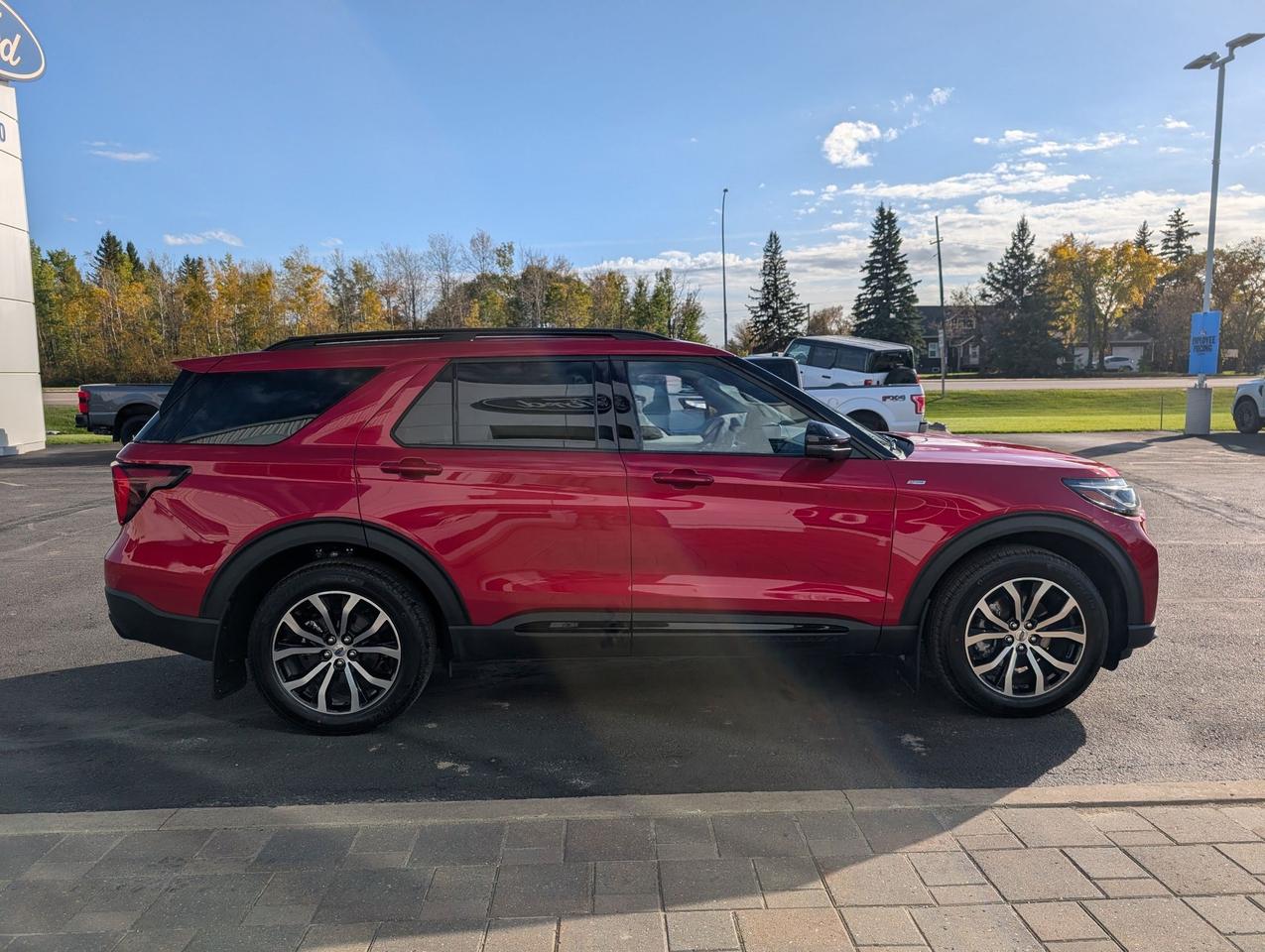 2026 Ford Explorer ST-Line Photo4