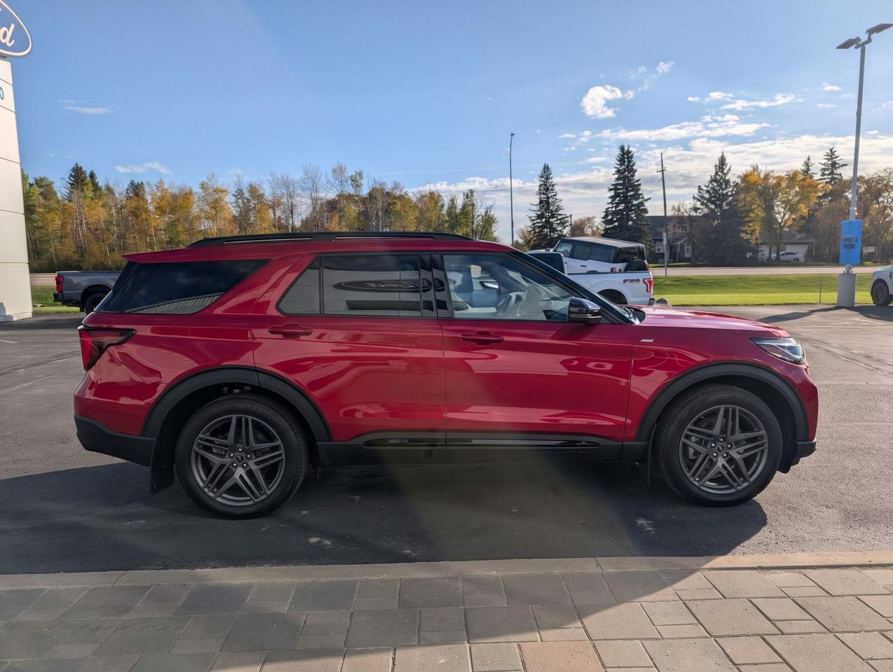 2026 Ford Explorer ST-Line Photo4