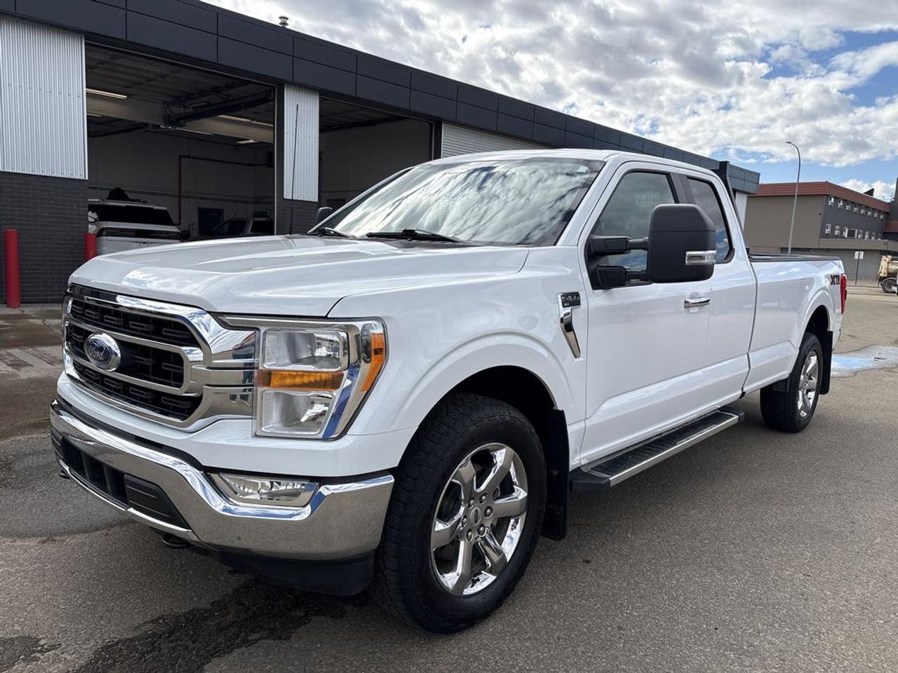 2023 Ford F-150 XLT Photo1