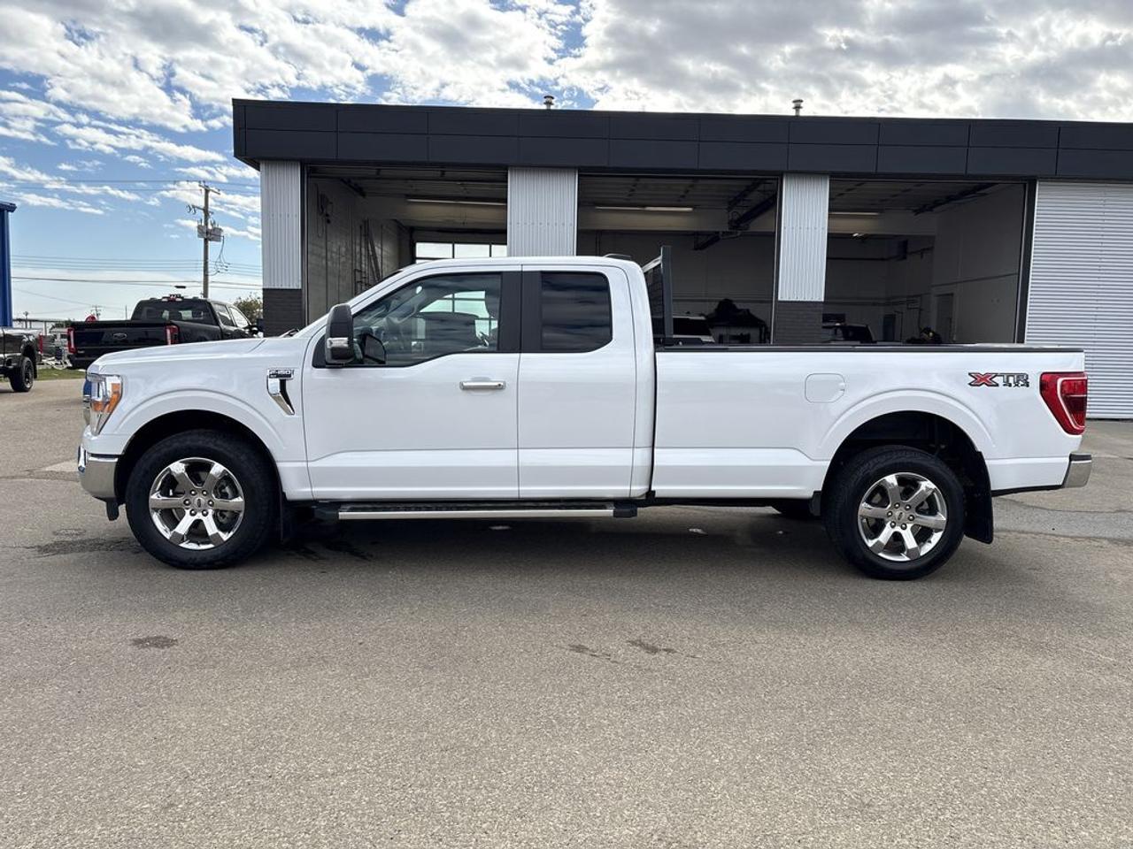 2023 Ford F-150 XLT Photo3