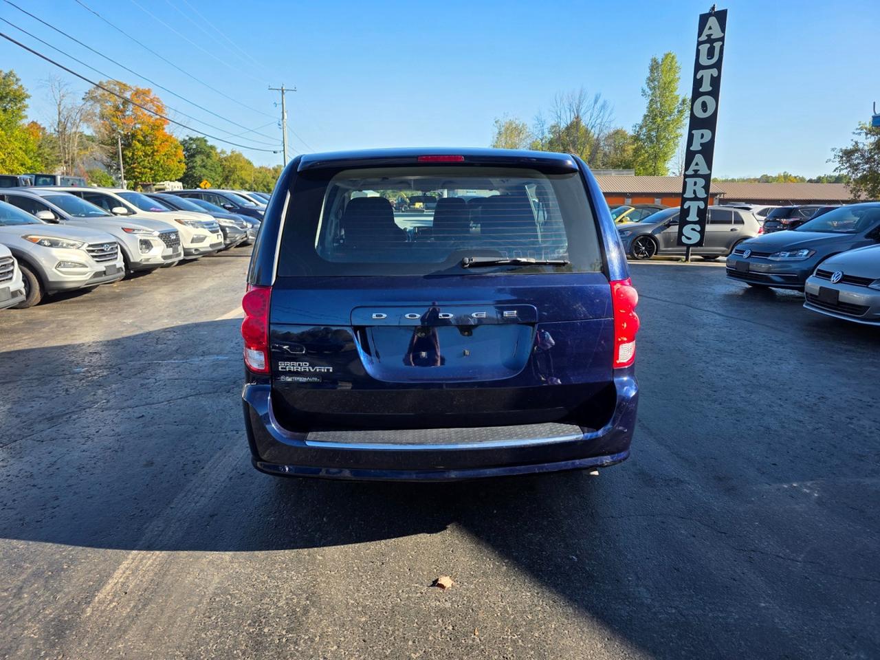 2017 Dodge Grand Caravan SE Photo
