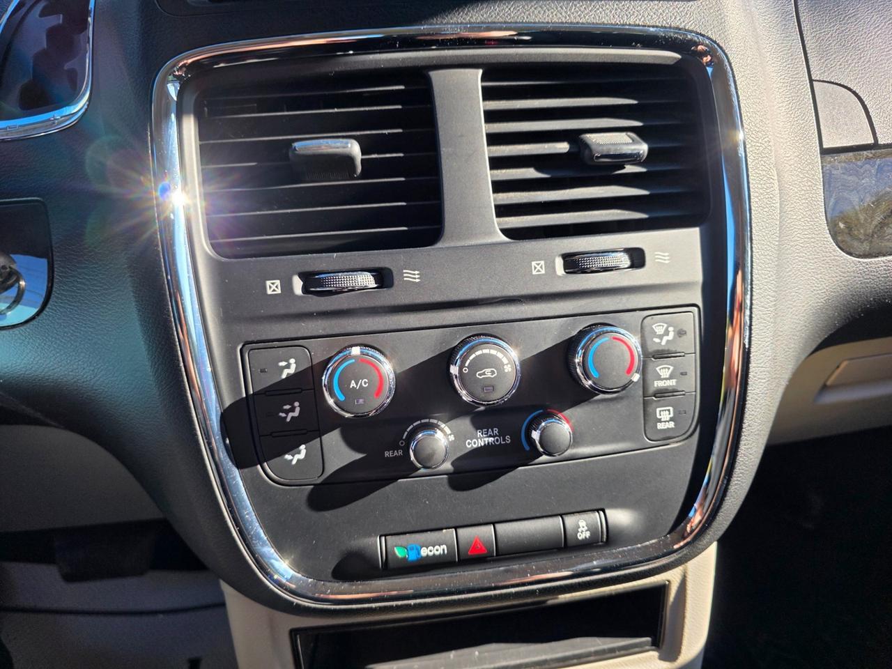 2017 Dodge Grand Caravan SE Photo