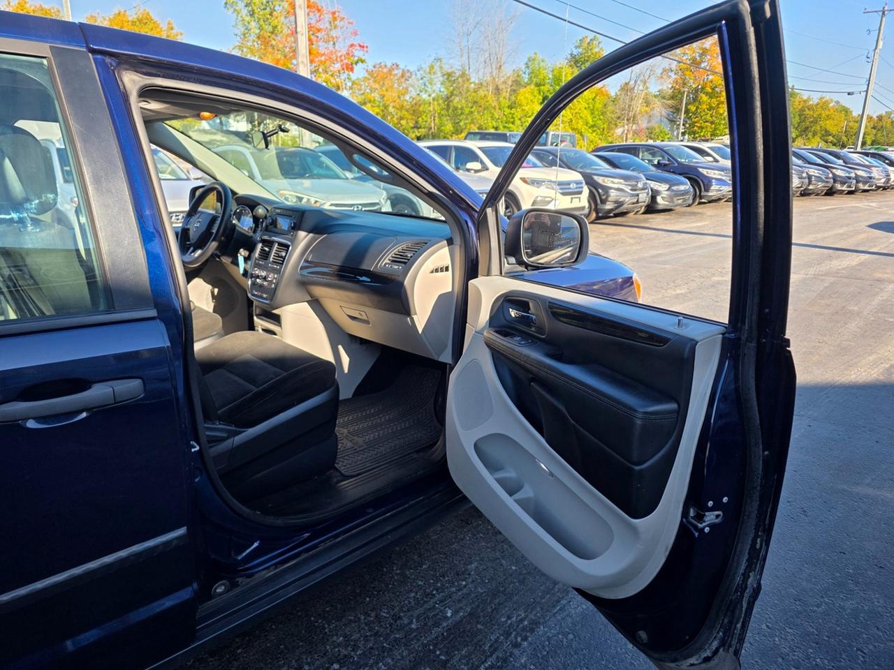 2017 Dodge Grand Caravan SE Photo