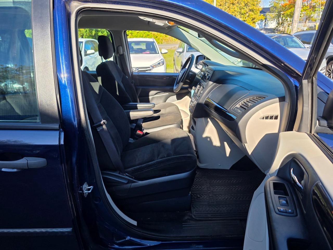 2017 Dodge Grand Caravan SE Photo