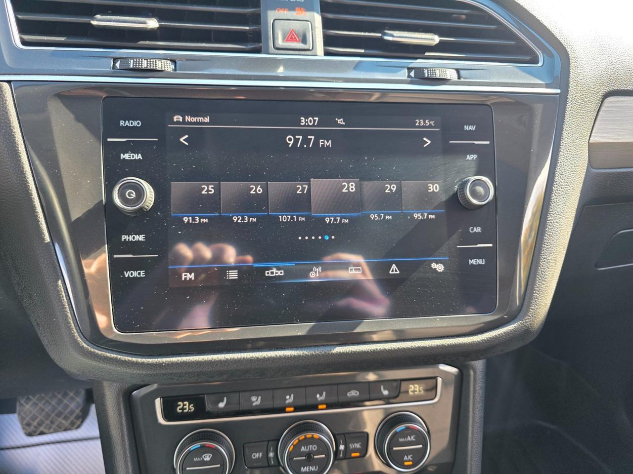 2021 Volkswagen Tiguan SE 4MOTION Photo