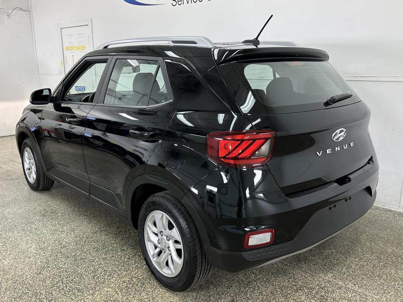 2026 Hyundai Venue Preferred PREFERRED/AUTO/AC/POWER GROUP/ALLOYS/MORE! Photo