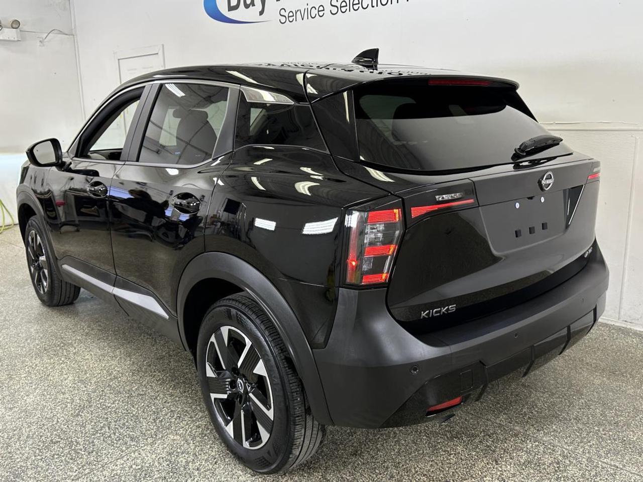 2026 Nissan Kicks SV/AWD/ALLOYS/SUPER BLACK! Photo4