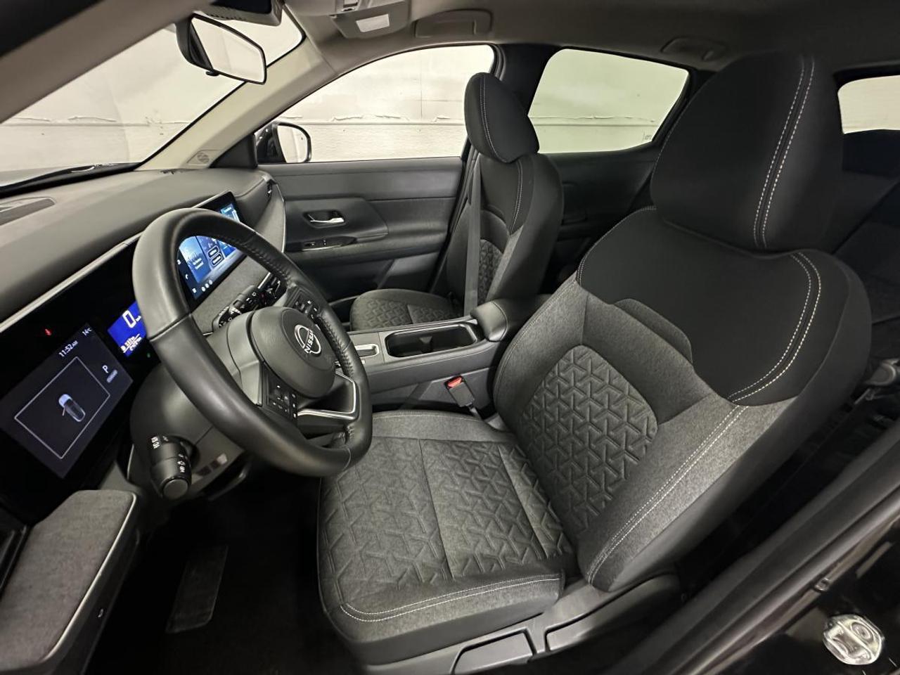 2026 Nissan Kicks SV/AWD/ALLOYS/SUPER BLACK! Photo
