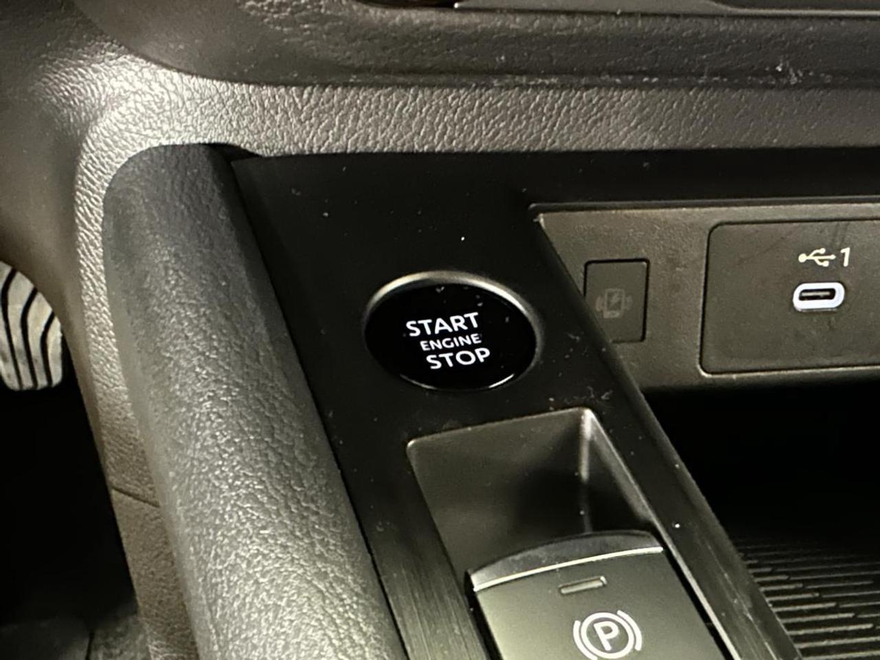 2026 Nissan Kicks SV/AWD/ALLOYS/SUPER BLACK! Photo