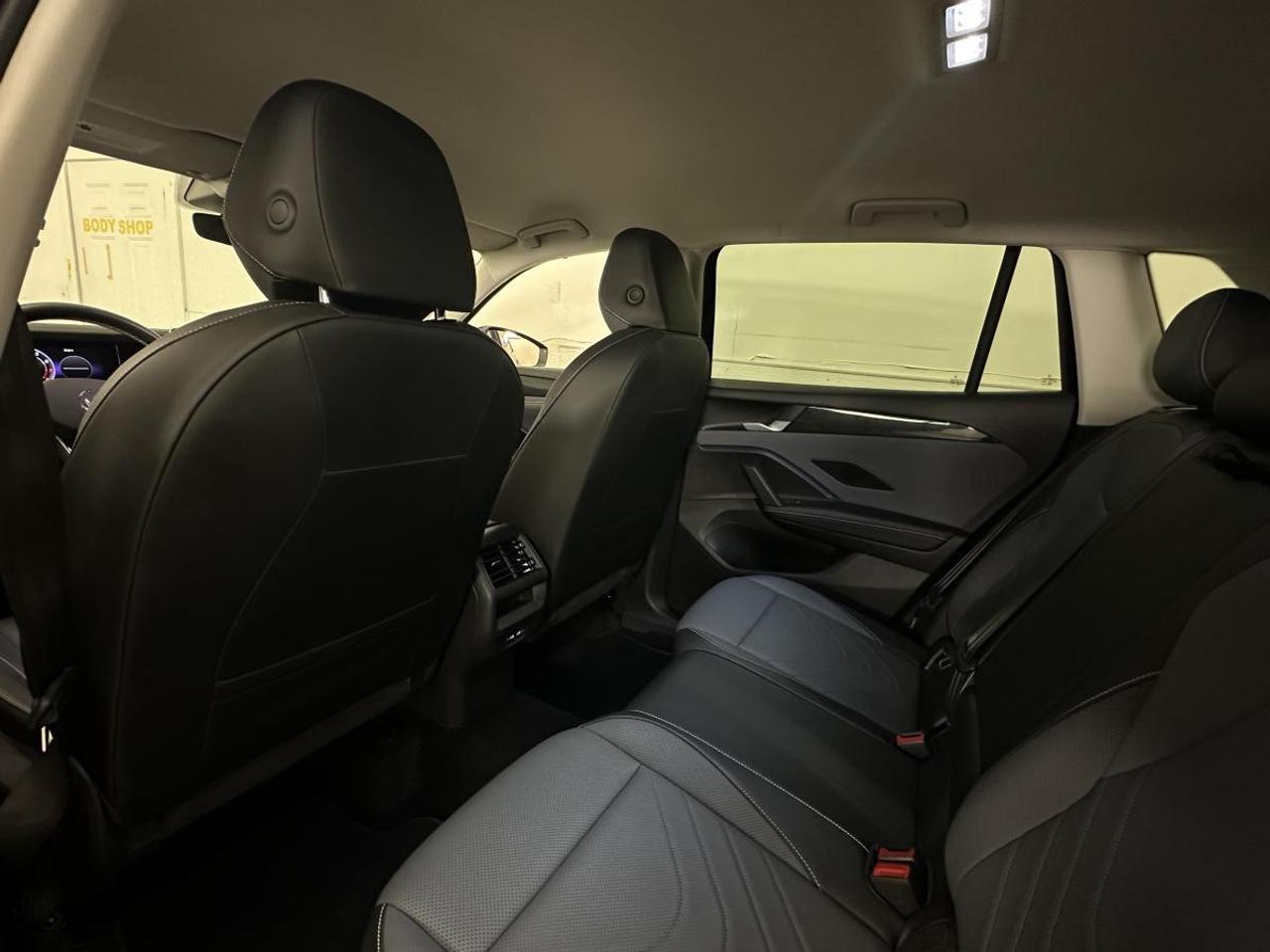 2026 Volkswagen Tiguan Comfortline COMFORTLINE/AWD/LEATHER/MORE! Photo