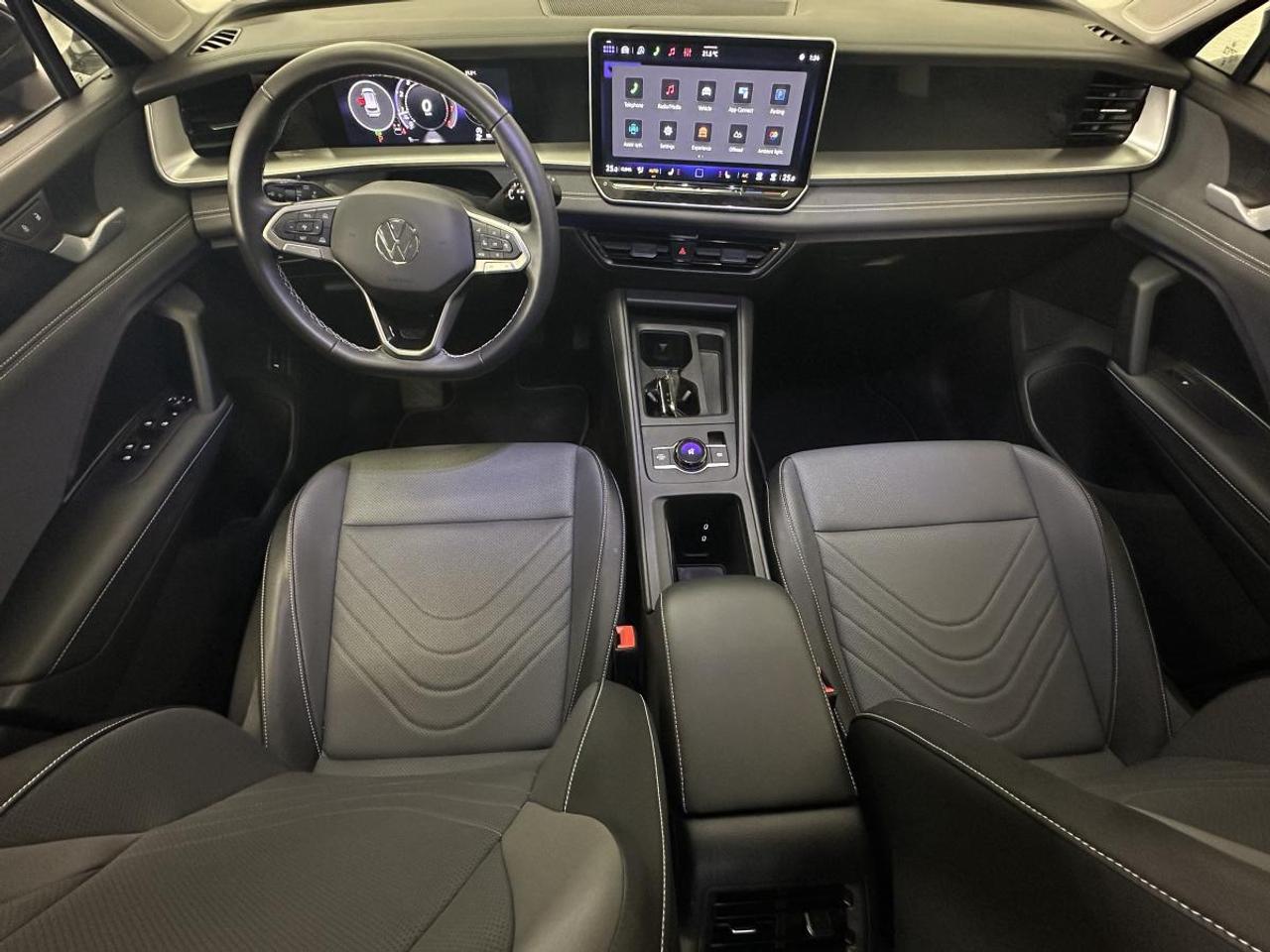 2026 Volkswagen Tiguan Comfortline COMFORTLINE/AWD/LEATHER/MORE! Photo