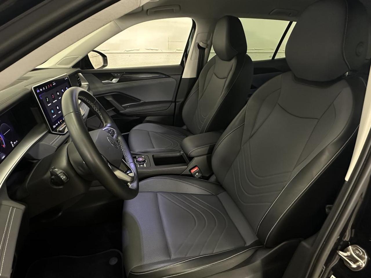 2026 Volkswagen Tiguan Comfortline COMFORTLINE/AWD/LEATHER/MORE! Photo