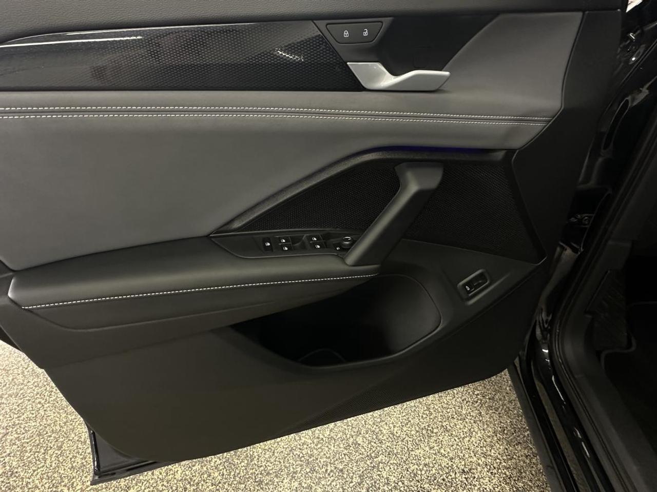 2026 Volkswagen Tiguan Comfortline COMFORTLINE/AWD/LEATHER/MORE! Photo
