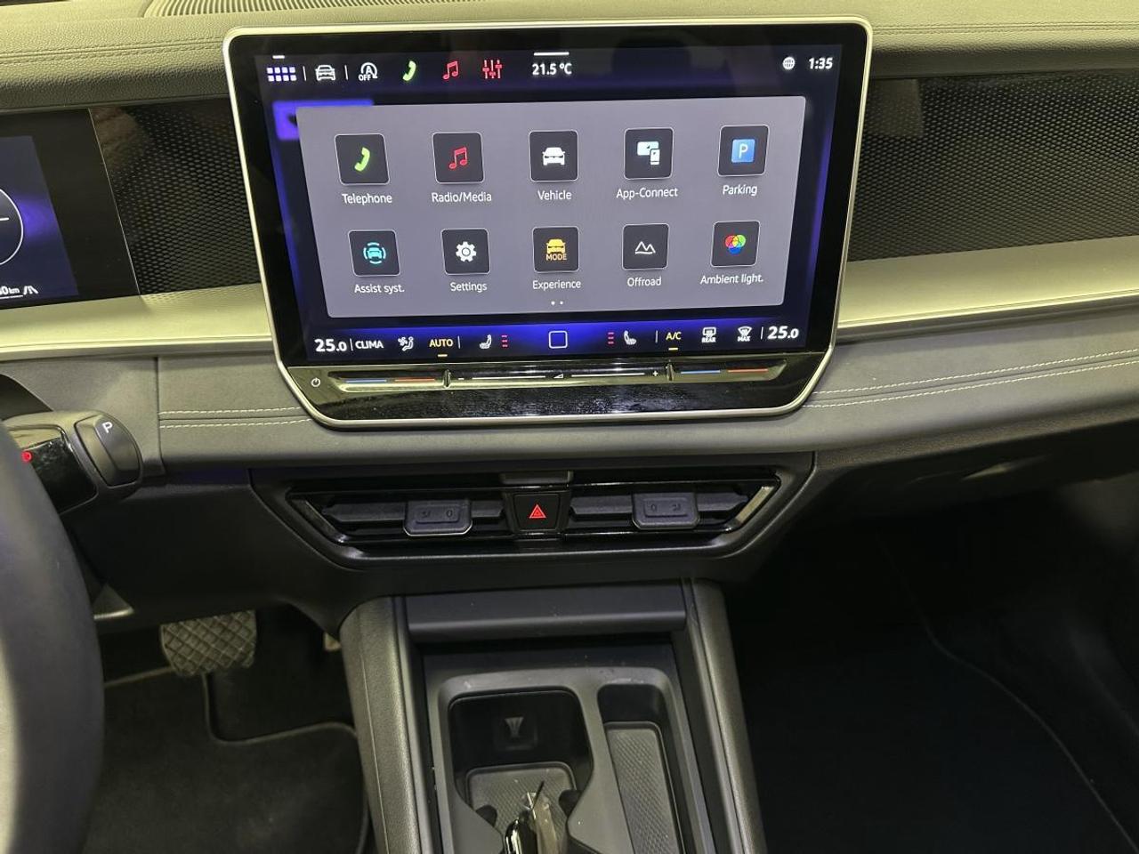 2026 Volkswagen Tiguan Comfortline COMFORTLINE/AWD/LEATHER/MORE! Photo