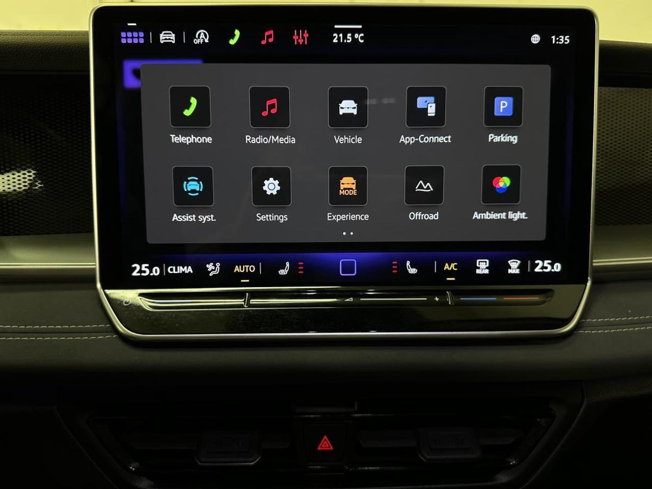 2026 Volkswagen Tiguan Comfortline COMFORTLINE/AWD/LEATHER/MORE! Photo