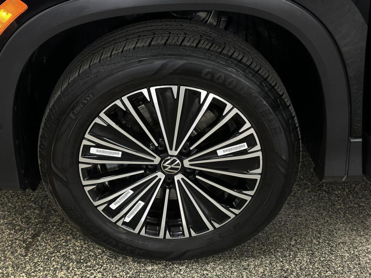 2026 Volkswagen Tiguan Comfortline COMFORTLINE/AWD/LEATHER/MORE! Photo