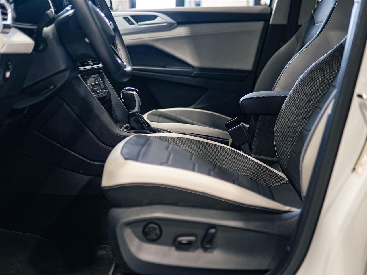 2025 Volkswagen Taos COMFORTLINE | AWD | 1 OWNER | NO ACCIDENTS Photo