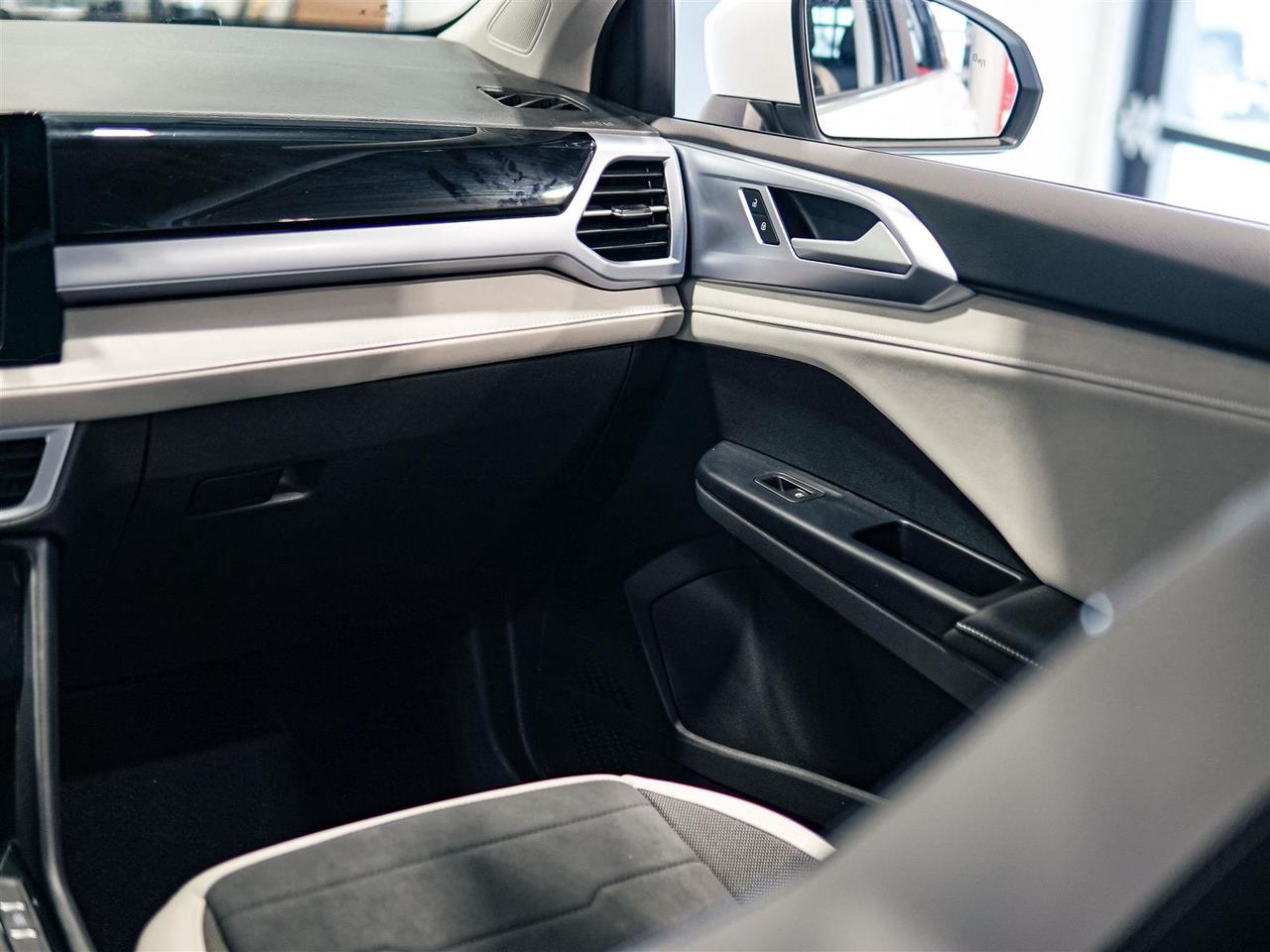 2025 Volkswagen Taos COMFORTLINE | AWD | 1 OWNER | NO ACCIDENTS Photo