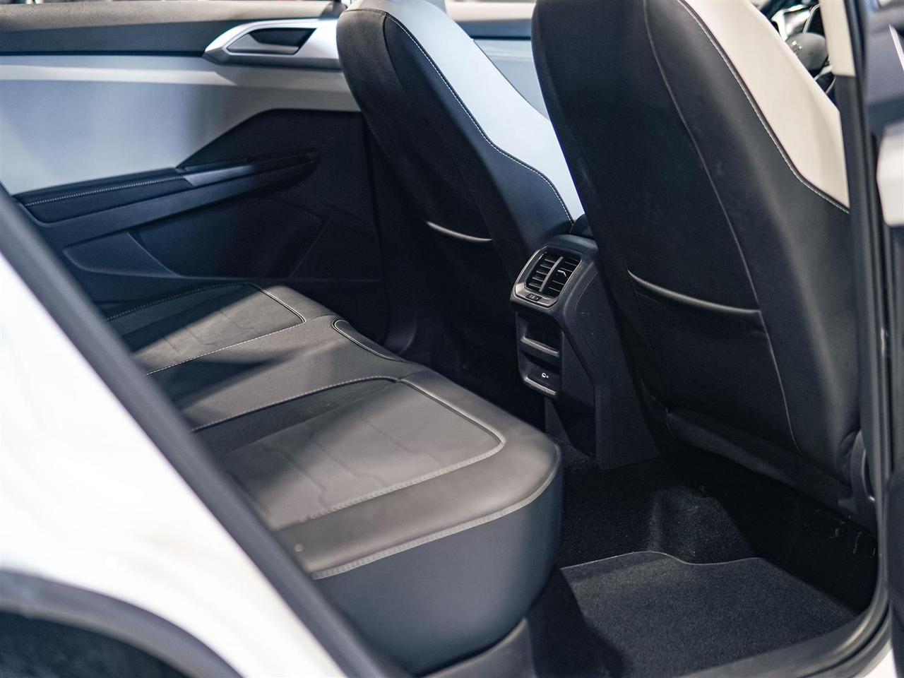 2025 Volkswagen Taos COMFORTLINE | AWD | 1 OWNER | NO ACCIDENTS Photo