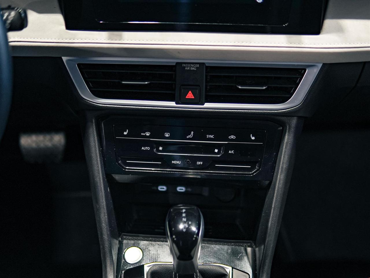 2025 Volkswagen Taos COMFORTLINE | AWD | 1 OWNER | NO ACCIDENTS Photo