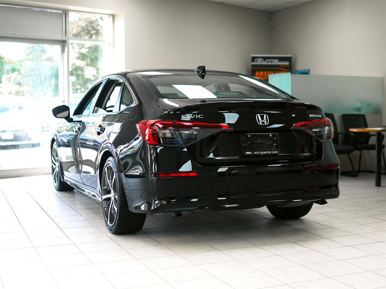 2023 Honda Civic TOURING | NAV | LTHR | ROOF | NO ACCIDENTS Photo