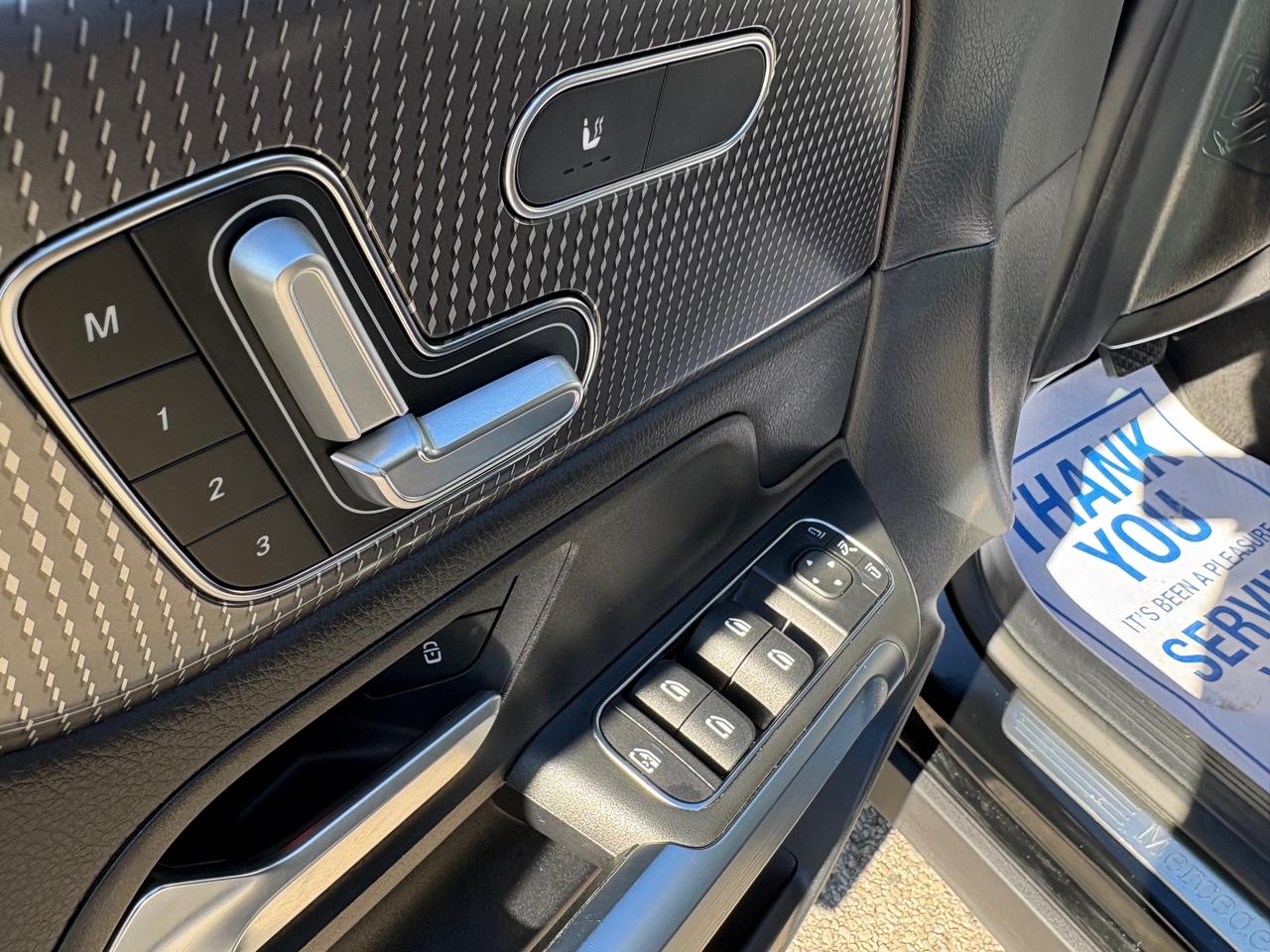 2023 Mercedes GLB 250 NO ACCIDENTS! LOW KM! Photo
