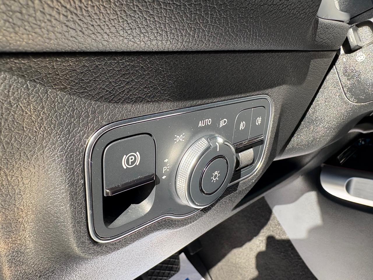 2023 Mercedes GLB 250 NO ACCIDENTS! LOW KM! Photo