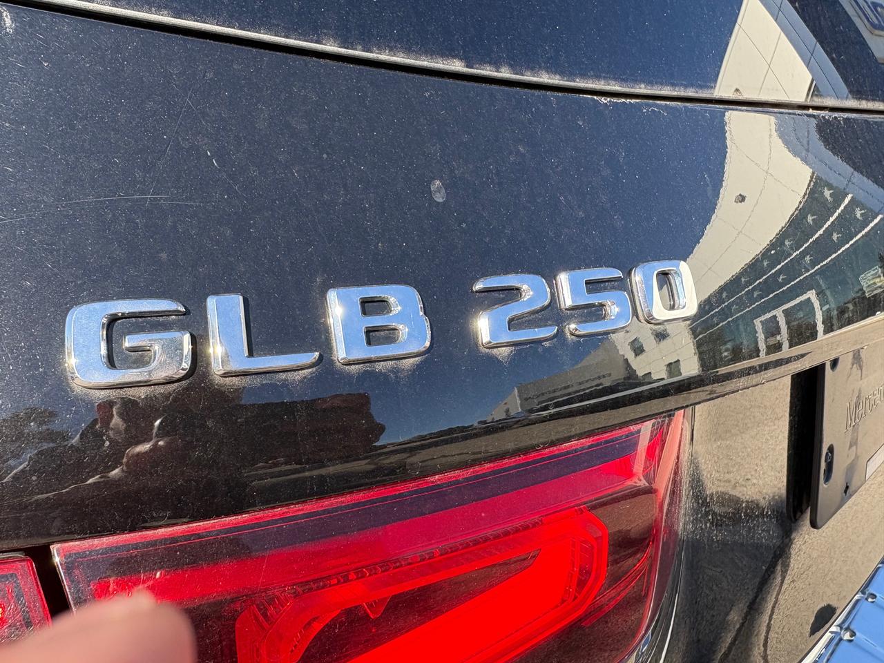 2023 Mercedes GLB 250 NO ACCIDENTS! LOW KM! Photo