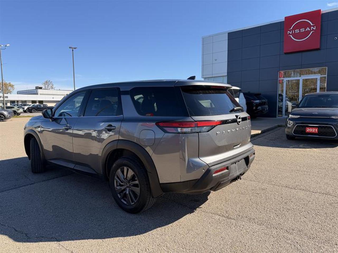 2024 Nissan Pathfinder S 4WD Photo