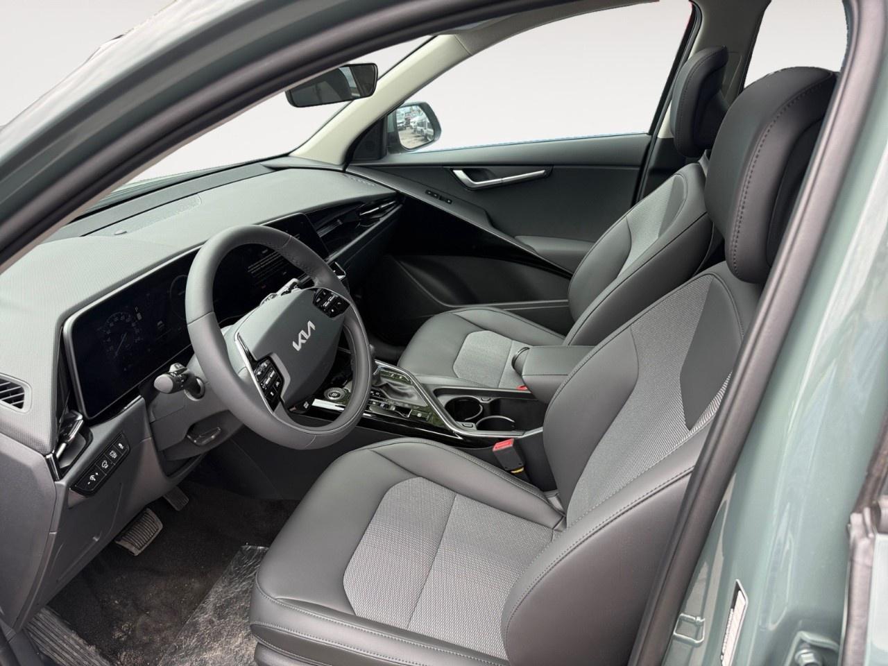 2026 Kia NIRO SX FWD Cityscape Green/Black Photo
